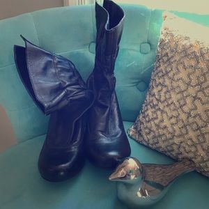 TSUBO Women’s Boots - Black Leather 8.5